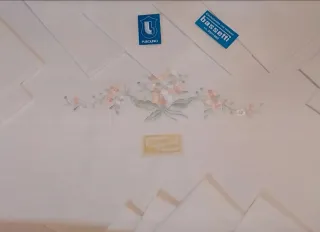 Tovaglia elegante ricamata 12 posti