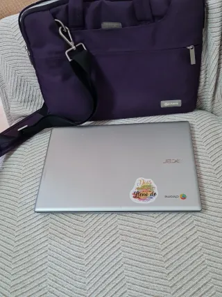 Acer Chromebook 11 con borsa viola