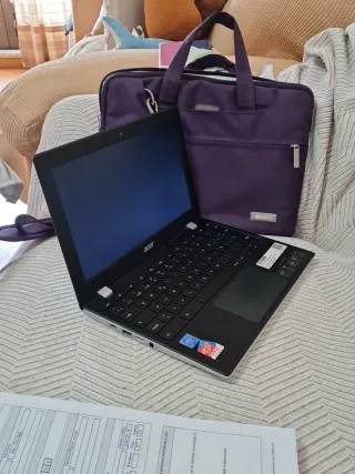 Acer Chromebook 11 con borsa viola