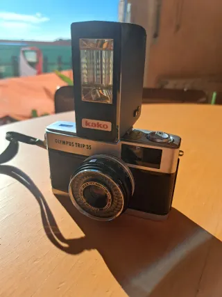 Olympus Trip 35 con flash Kako