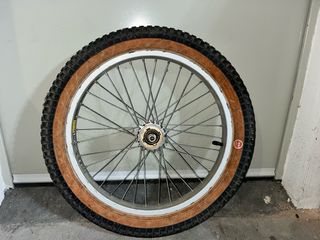 Neumático trasero Monty X-Lite 20x2.50 con banda