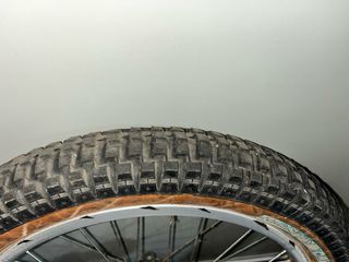 Neumático trasero Monty X-Lite 20x2.50 con banda