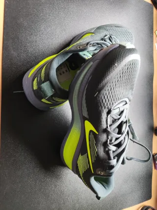 Nike Vomero 18 Talla 43