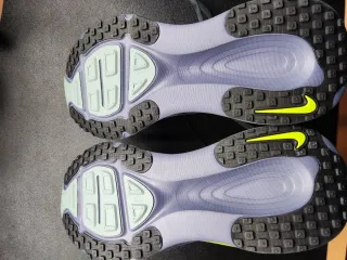 Nike Vomero 18 Talla 43