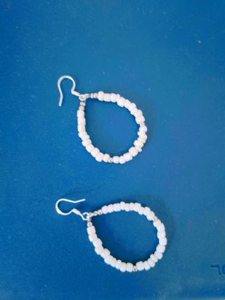 Pendientes con cuentas irregulares de concha