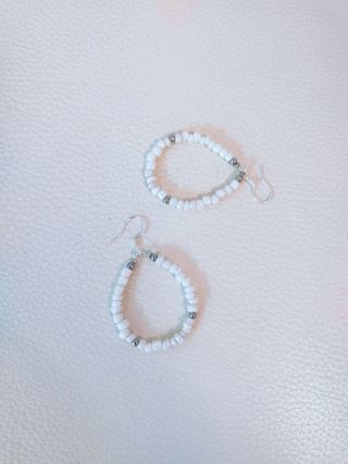 Pendientes con cuentas irregulares de concha