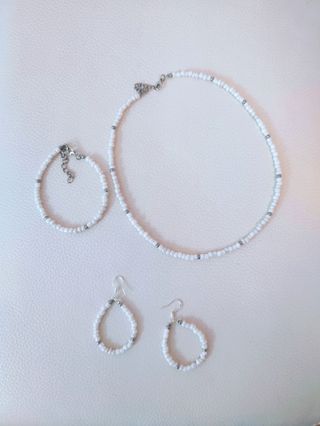 Pendientes con cuentas irregulares de concha