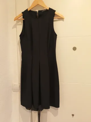 Vestido negro sin mangas Bershka