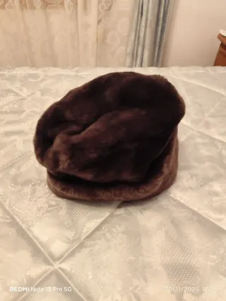 Gorro de pelo marrón