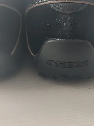 Zapatos casuales negros y marrones