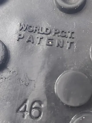 Zapatos casuales negros y marrones