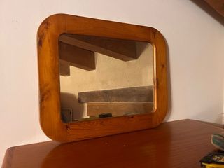 Espejo de madera con marco redondeado