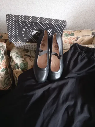 Zapatos negros y falda negra talla 38
