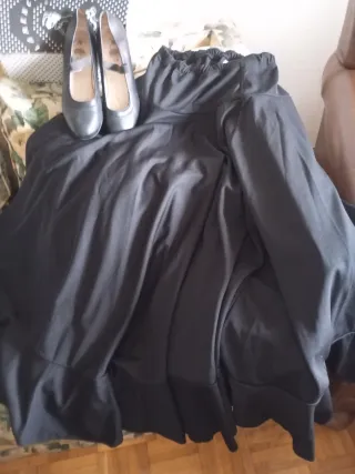 Zapatos negros y falda negra talla 38
