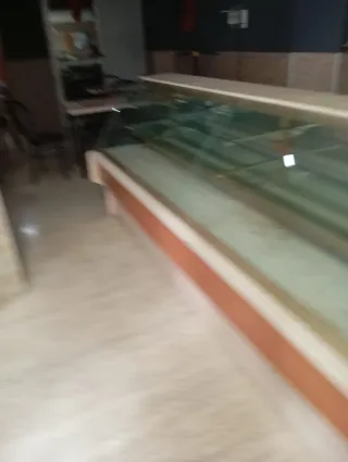 Expositor con refrigerador mármol