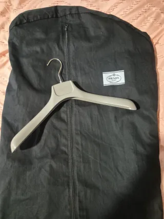 Porta abiti in cotone e appendiabiti Prada