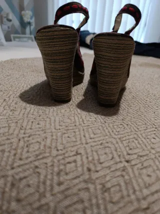 Sandalias cuña bordadas talla 39
