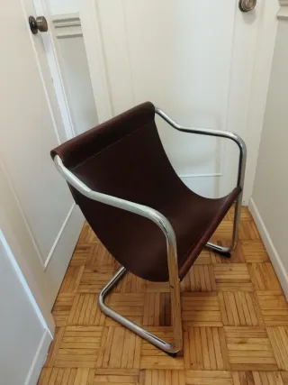 Silla estilo Mid Century Piel y Metal