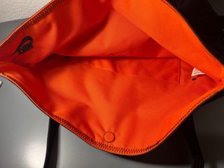 Bolso Nike Divers 12L Negro Naranja