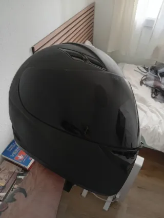 Casco de moto negro integral