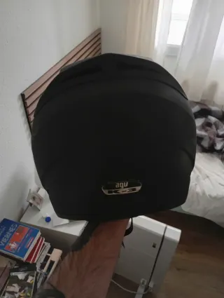 Casco de moto negro integral