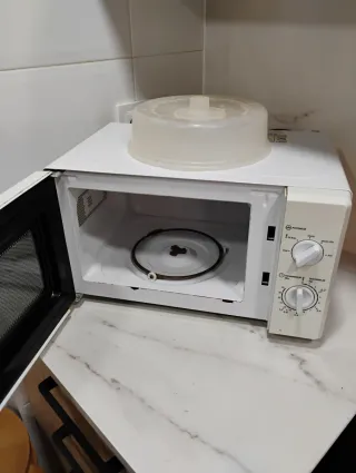 Microondas Nevir 20L Blanco. Sin plato