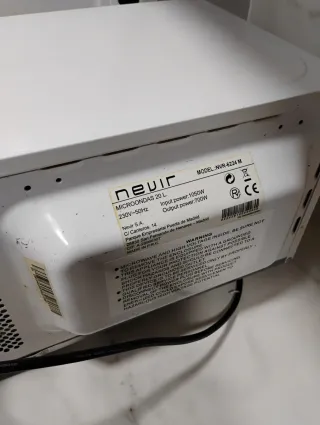 Microondas Nevir 20L Blanco. Sin plato