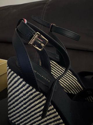 Sandalias cuña Tommy Hilfiger nuevas