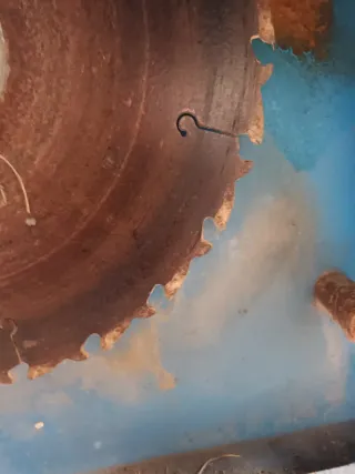 Sierra de mesa circular azul