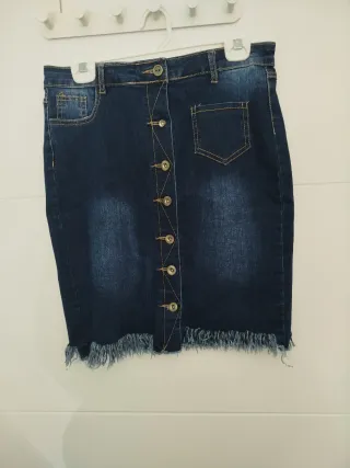 Falda vaquera con botones