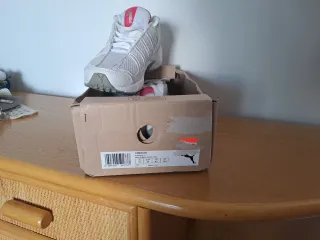 Deportivas Puma Blancas y Rojas