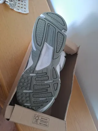 Deportivas Puma Blancas y Rojas