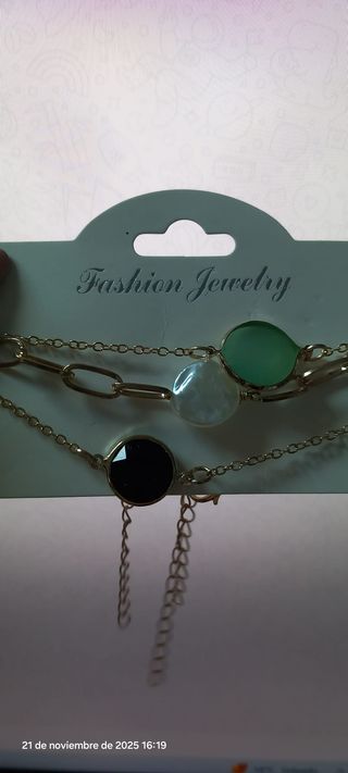 Pulsera con piedras negras y verdes bisutería