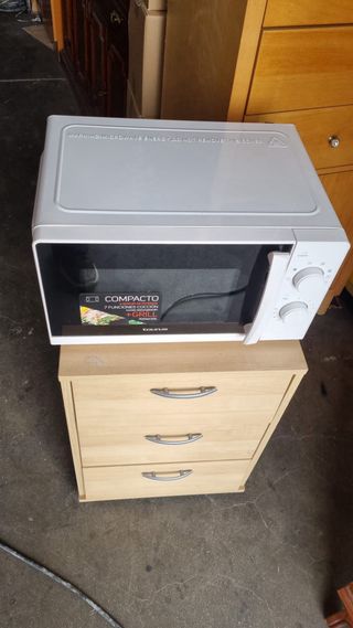 Microondas Taurus Compacto 700W + Grill