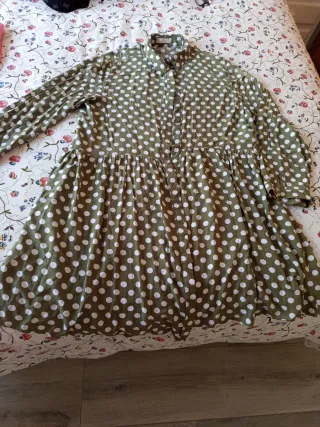 Vestido camisero verde lunares blancos