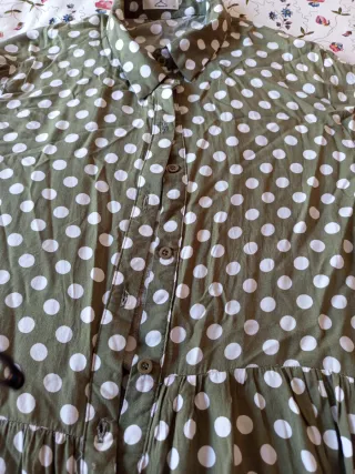 Vestido camisero verde lunares blancos