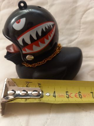 Paperella con casco e catenina