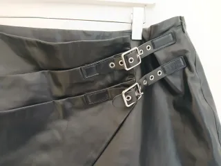 Minifalda Zara Talla M Negra