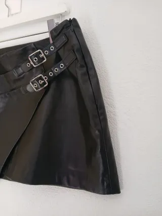 Minifalda Zara Talla M Negra