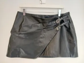 Minifalda Zara Talla M Negra