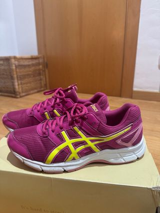 Zapatillas Asics rosas y amarillas