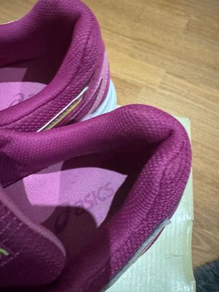 Zapatillas Asics rosas y amarillas