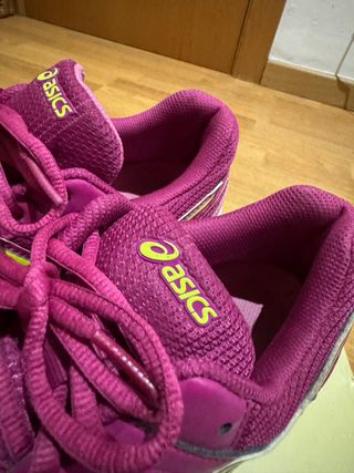 Zapatillas Asics rosas y amarillas