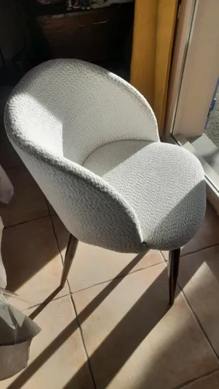 Silla Bouclette Blanca Patas Madera