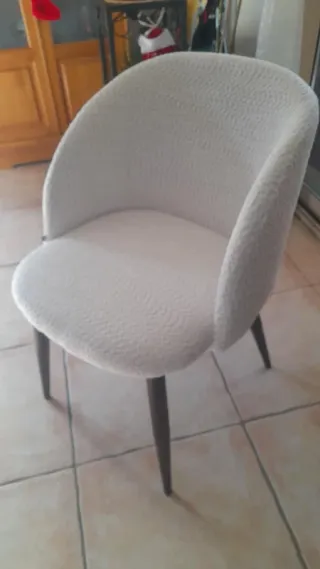 Silla Bouclette Blanca Patas Madera