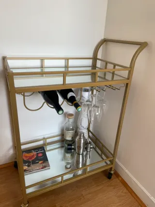 Carrito bar dorado con ruedas y espejos