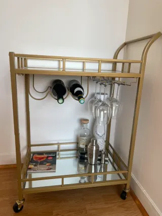 Carrito bar dorado con ruedas y espejos