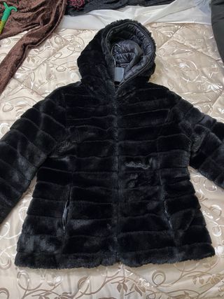 Giubbino/Pelliccia Nero con Cappuccio