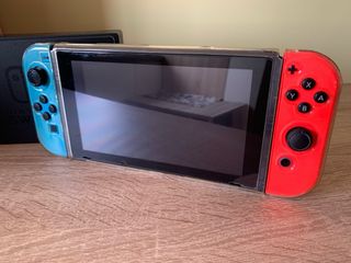 Nintendo Switch V2 Azul y Rojo - Como nueva