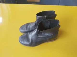 Botines negros de piel